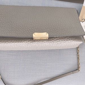 Burberry mildenhall pale gray clutch